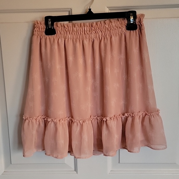 LC Lauren Conrad Dresses & Skirts - Beautiful Lauren Conrad skirt, women's large. Salmon colored.